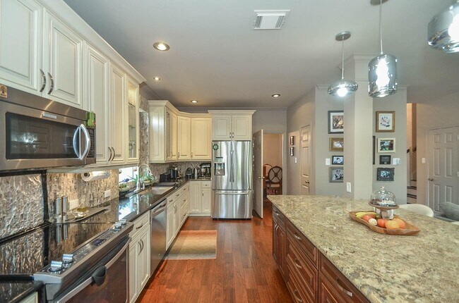 Building Photo - 12306 S Shadow Cove Dr