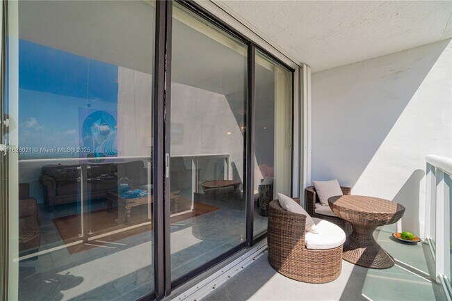 Building Photo - 20515 E Country Club Dr