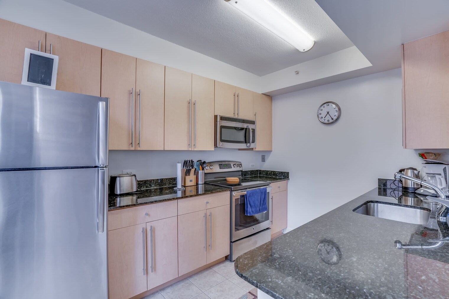 Building Photo - 301-499-499 S President St