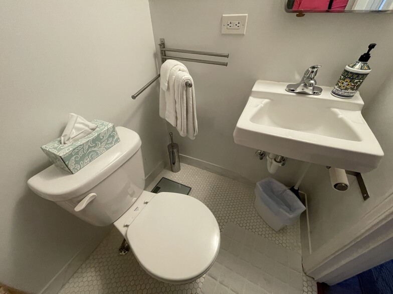 Bathroom - 3916 The Paseo