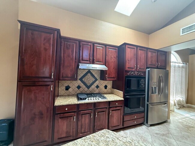 Building Photo - 6602 W Molly Ln