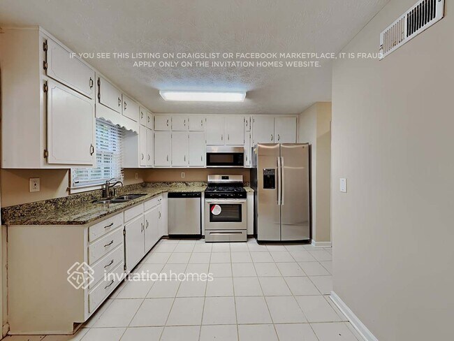 Building Photo - 990 Thousand Oaks Dr