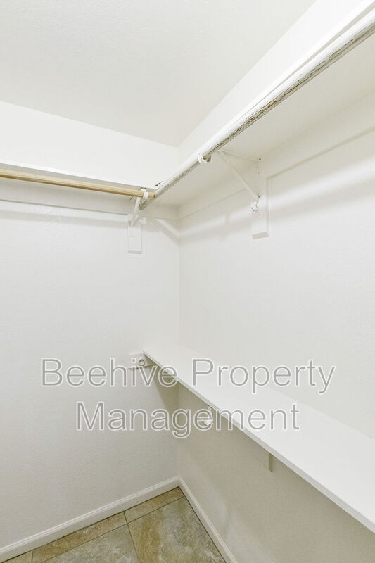 Building Photo - 629 N Mesa Dr