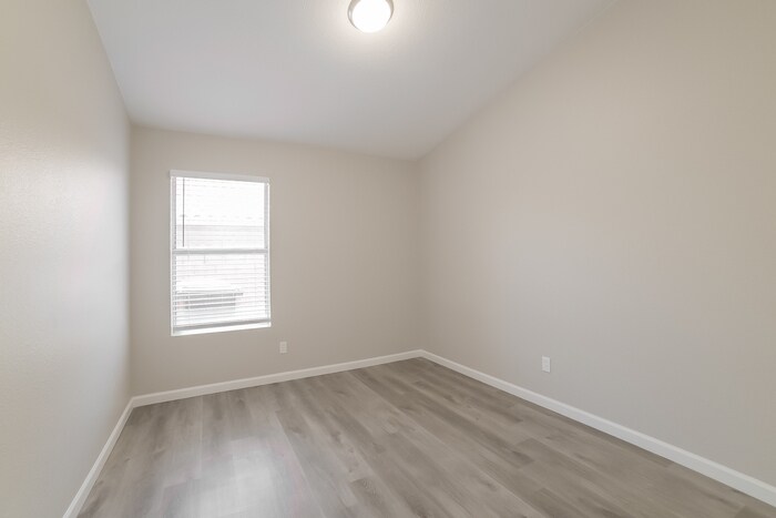 Building Photo - 9542 W Potter Dr