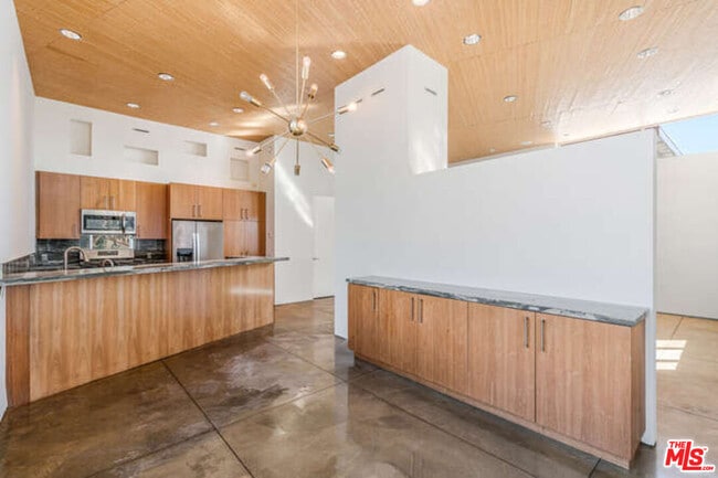 Building Photo - 2452 Penmar Ave