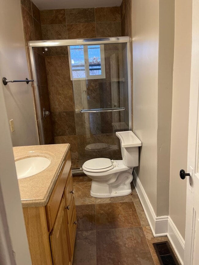 Building Photo - Muir - 1219-1221 Forsythe Ave