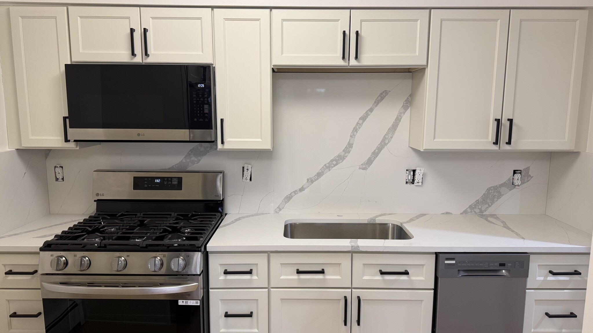 Kitchen quartz counter tops - 1653 Cass Lake Rd