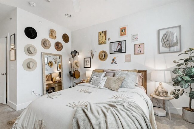 Building Photo - 908 Nueces St