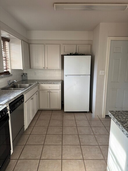 Building Photo - 619 Highland Ave