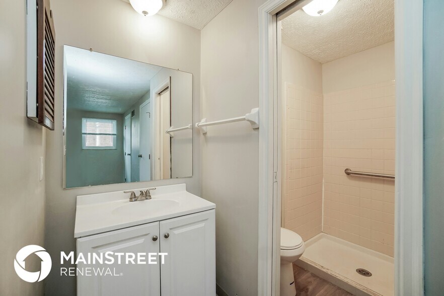 Building Photo - 2695 Kenview Rd S