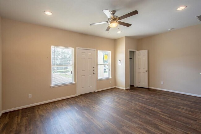 Building Photo - 8530 Homewood Ln