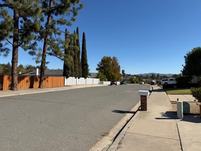 Building Photo - 3 bedroom/2 bath single family home for lease