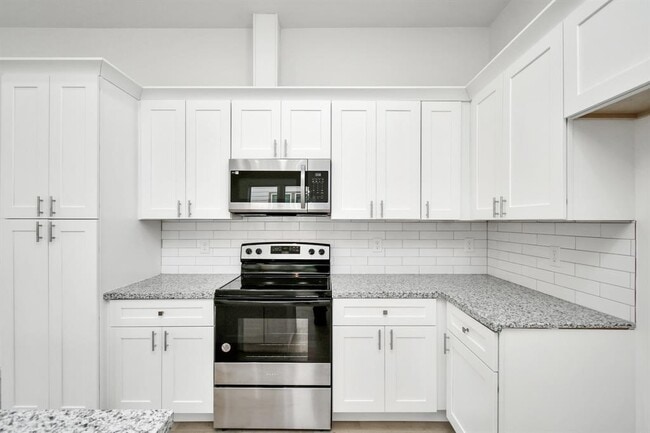 Building Photo - 2119 Esther Dr