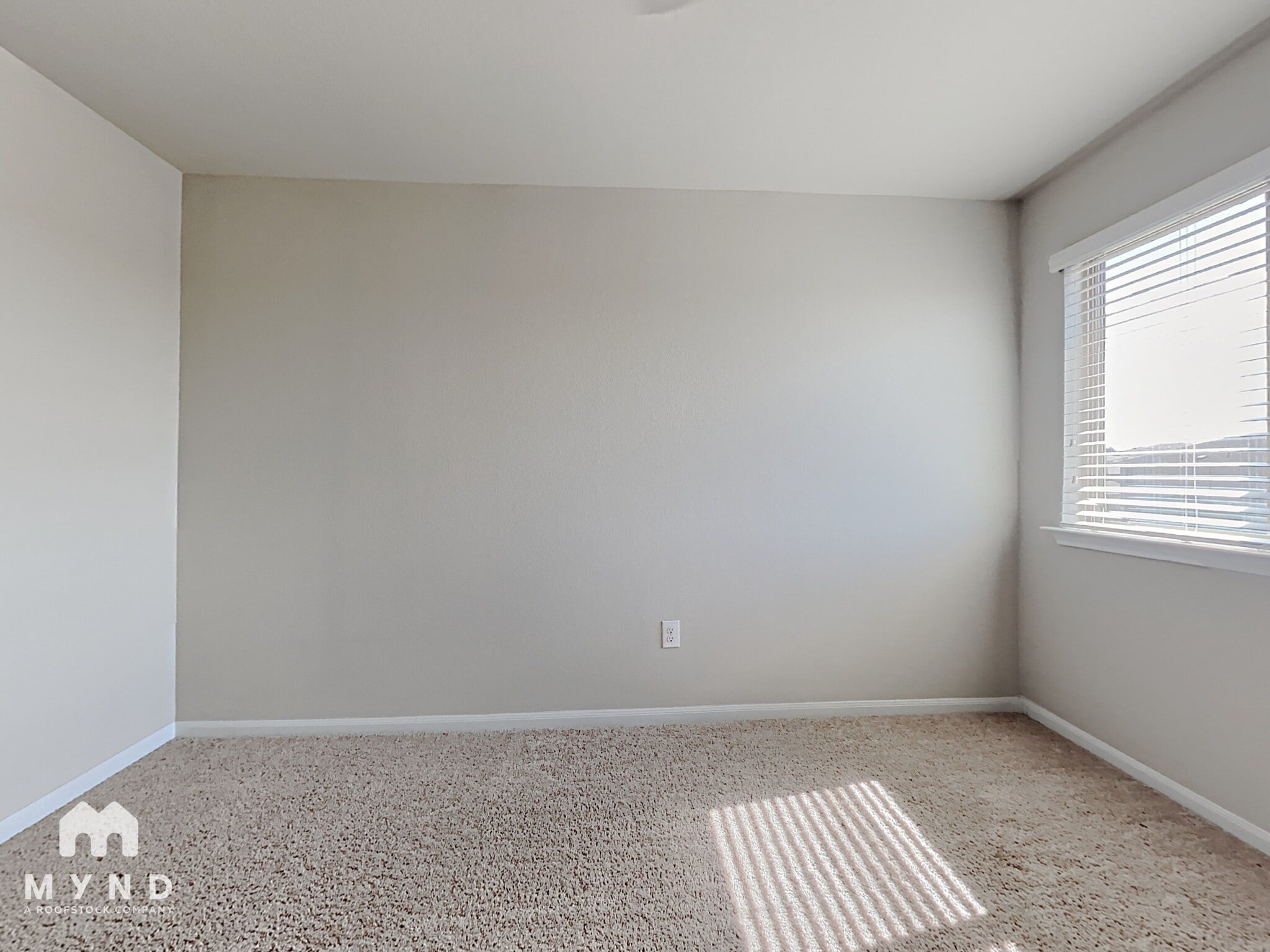 Building Photo - 717 Pinnacle Dr