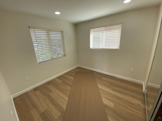 Building Photo - AVAILABLE NOW - NEWLY RENOVATED 3BD+1BA HOME
