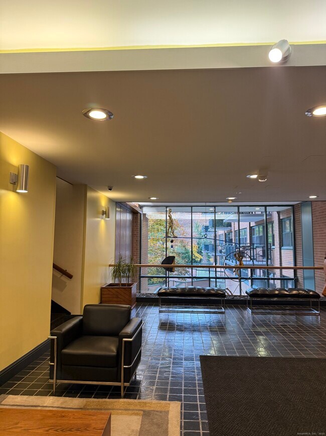 Building Photo - 31 Woodland St