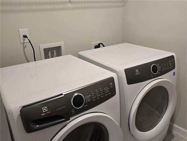 Building Photo - 1341 Elderwood Way