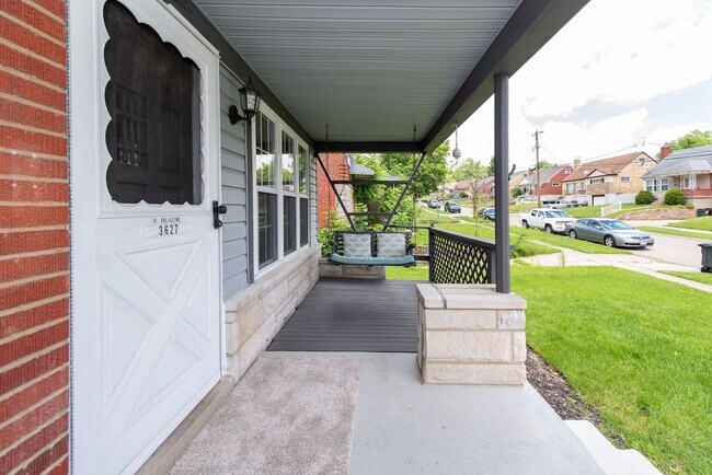 Building Photo - 3627 Edgebrook Dr