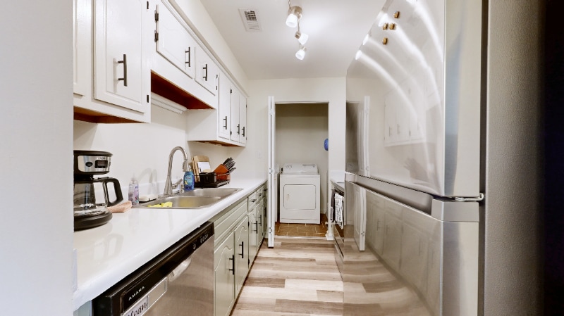 Building Photo - 253 White Oak Rd