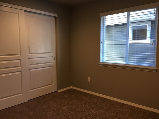 Building Photo - 608 N Trinity Way