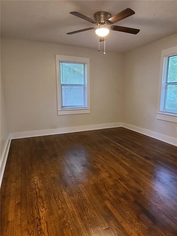 Building Photo - 1940 Meadow Ln