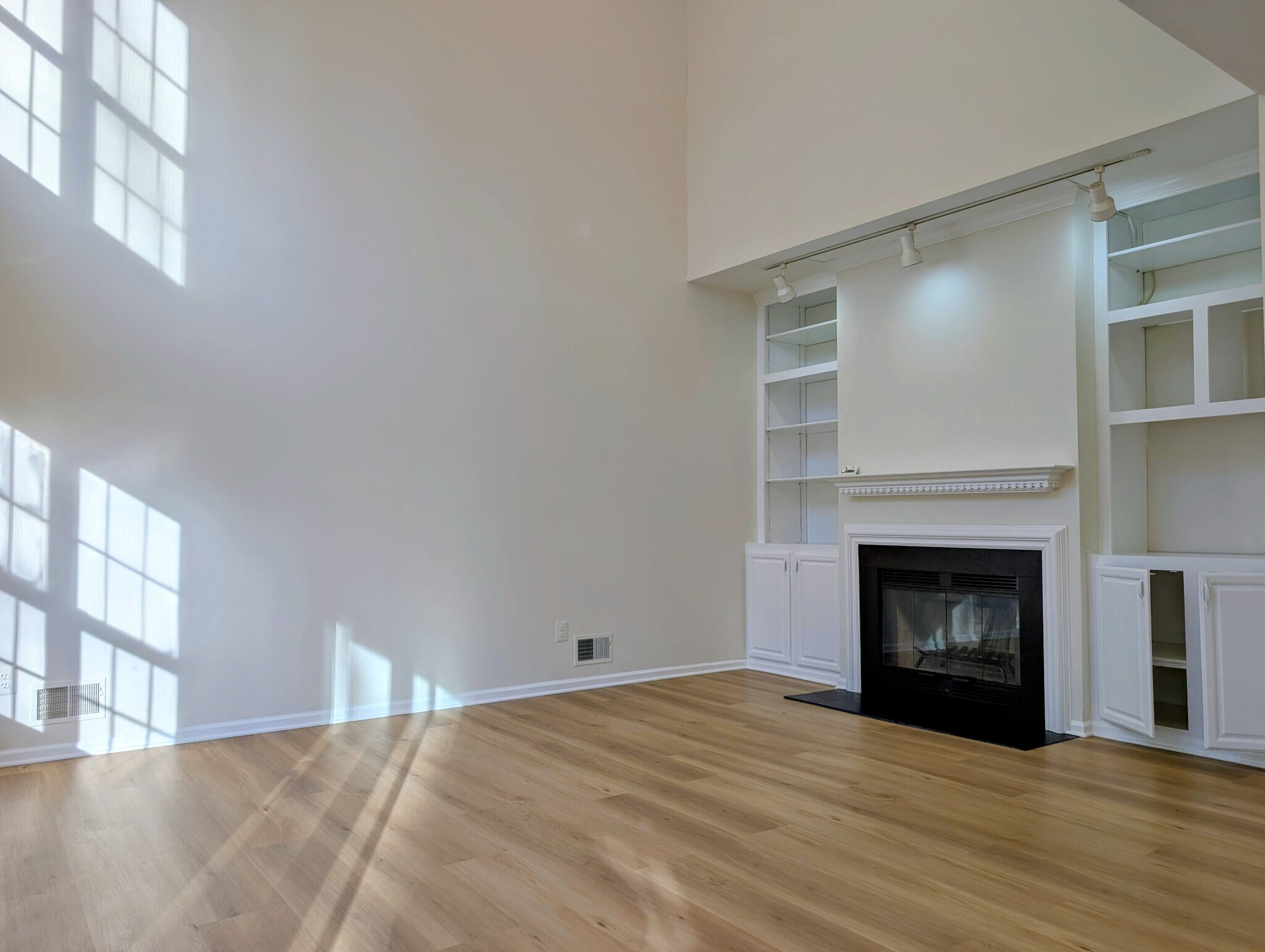 Building Photo - 111 Harvard Cir