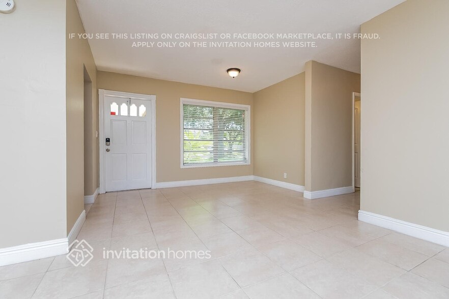 Building Photo - 206 S 57th Way