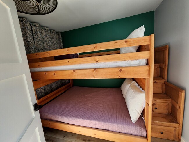Building Photo - W2RBB LLC