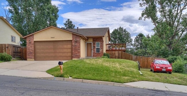 Primary Photo - 3 Bedroom 2 Bath Single Family Home Near U...