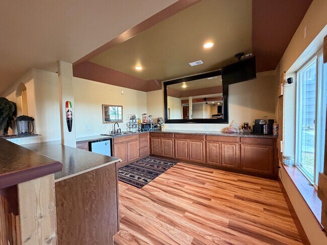 Building Photo - Luxury Furnished Executive Home with Entertainers Basement, Trex Deck & 3-Car Garage