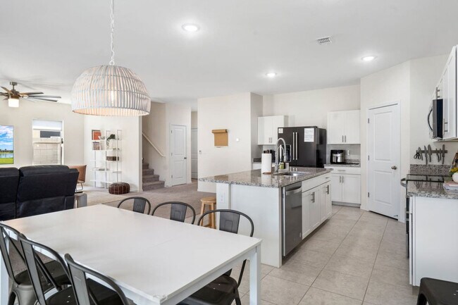 Building Photo - 9520 W Albeniz Pl