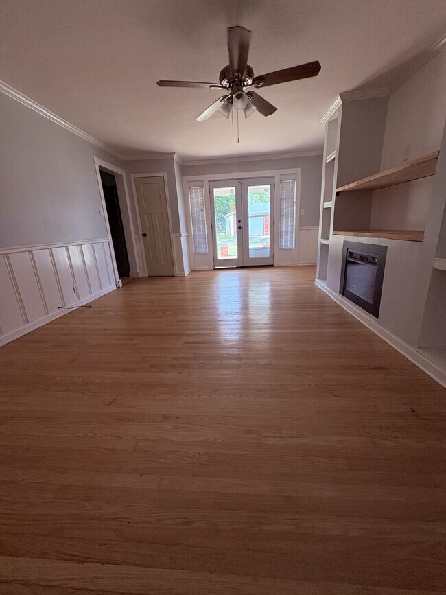 Building Photo - Charming, all-brick single-family residence in the heart of Madison!