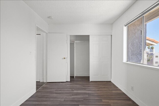 Building Photo - 3649 S Van Dyke Ave