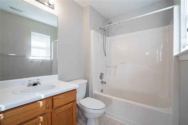 Building Photo - 401 Red Coat Ln