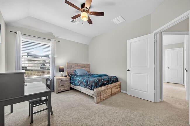 Building Photo - 30148 Southern Sky Dr
