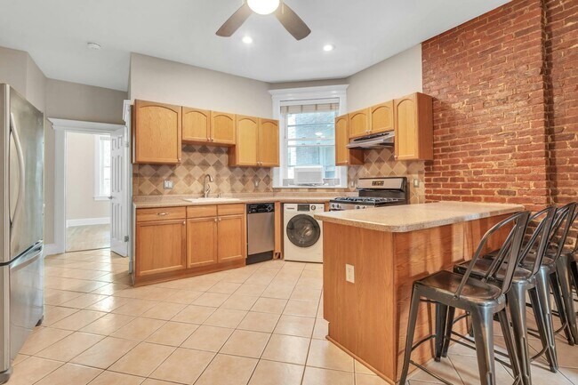 Building Photo - 47 47th St