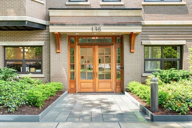 Building Photo - 136 Babcock St