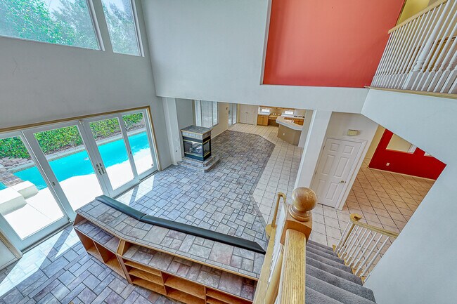 Building Photo - 2367 Thayer Ave