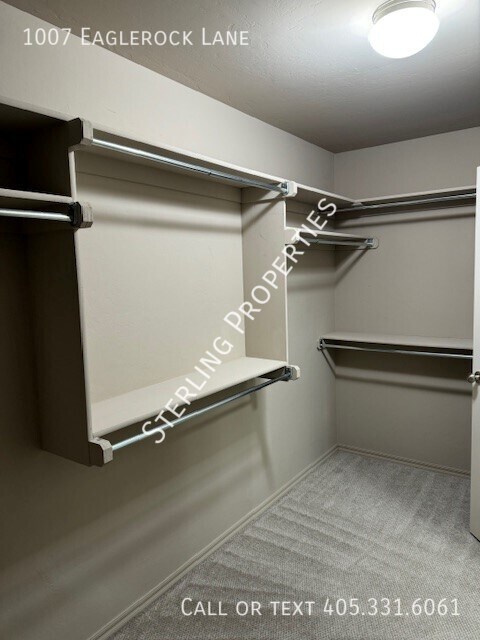 Building Photo - 1007 Eaglerock Ln