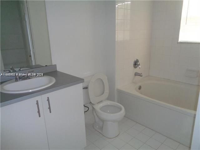 Building Photo - 720 SW 111th Ave