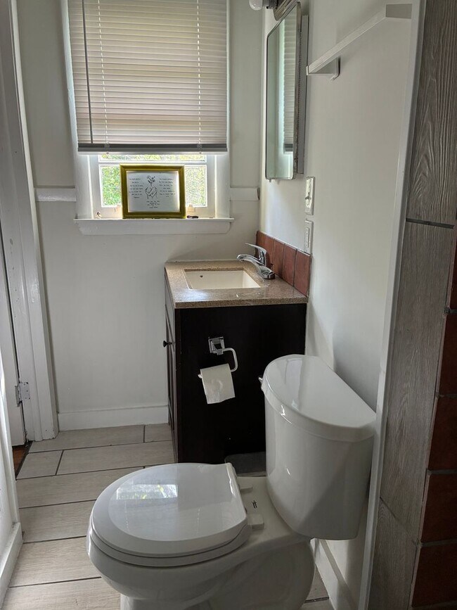 Building Photo - 3 bedroom 2 bathroom near St. Mary's Hospital