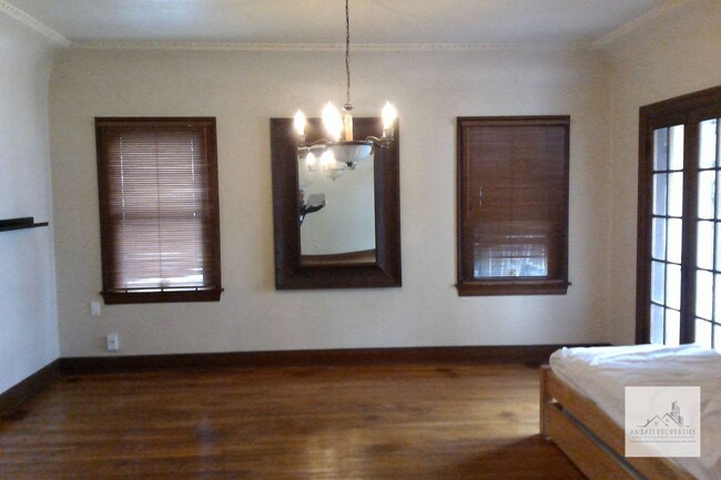 Building Photo - Beautiful 3 Bedroom home located in the Hi...