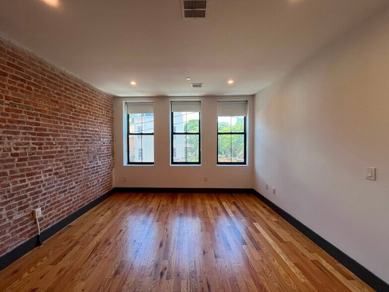 Building Photo - 568 Communipaw Ave