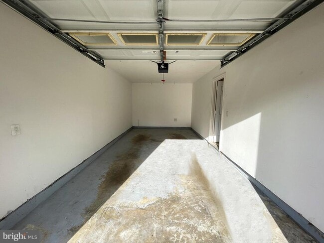 Building Photo - 48344 Long Ln