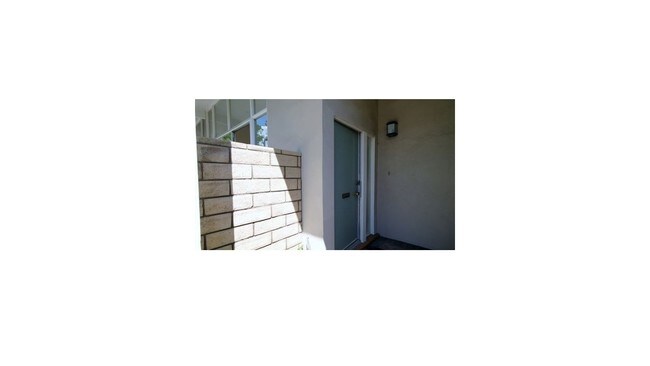 Building Photo - 4218 W Kling St