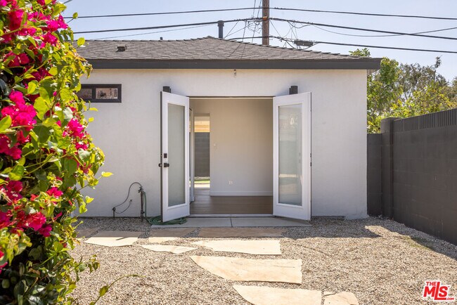 Building Photo - 3618 Chesapeake Ave