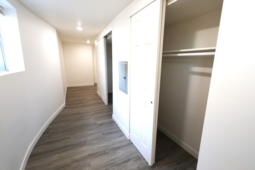Building Photo - 915 E 1300 S