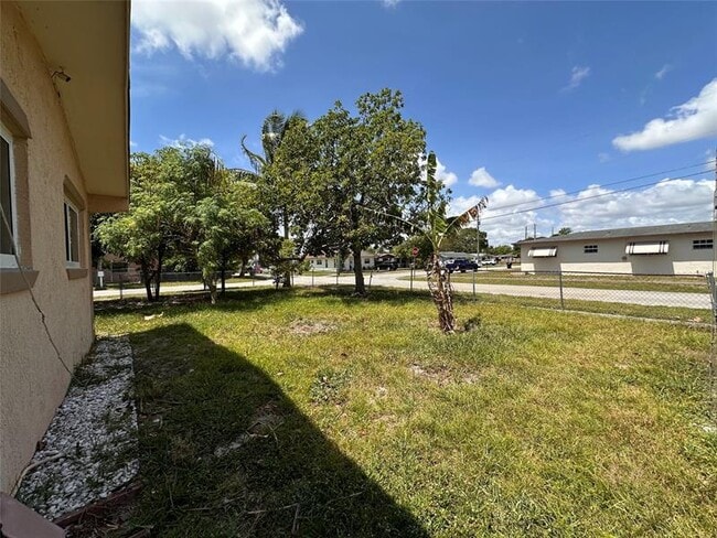 Building Photo - 17150 NE 4th Pl