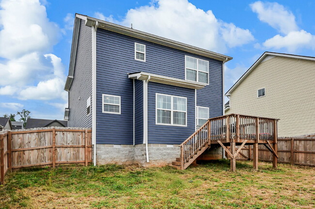 Building Photo - Beautiful modern home less than 2 years old
