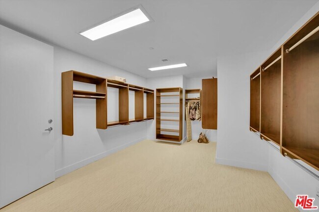 Building Photo - 10776 Wilshire Blvd